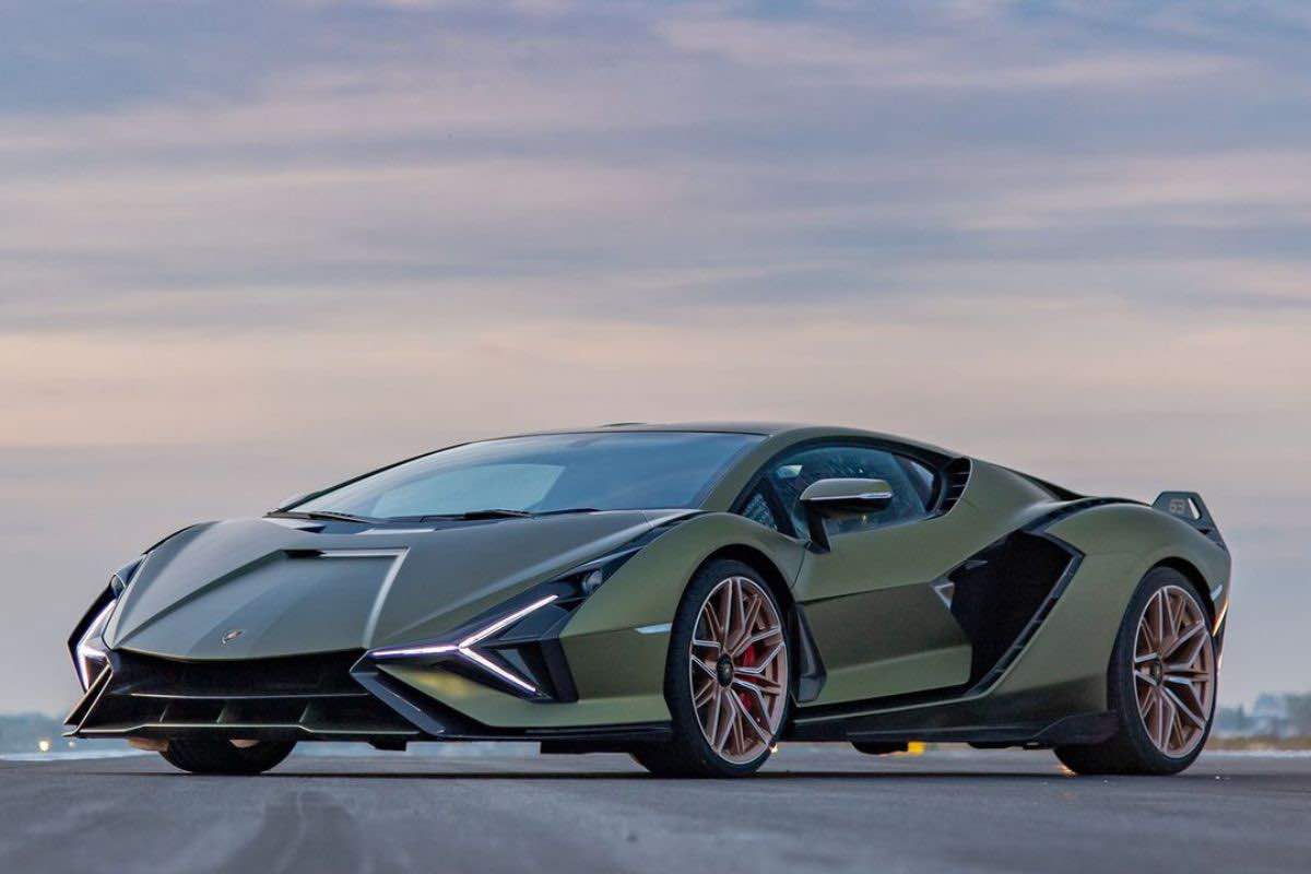 Nuova Lamborghini full electric: ecco quando uscirà