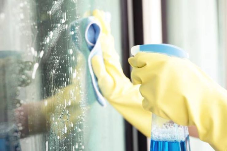 Come pulire correttamente gli specchi di casa